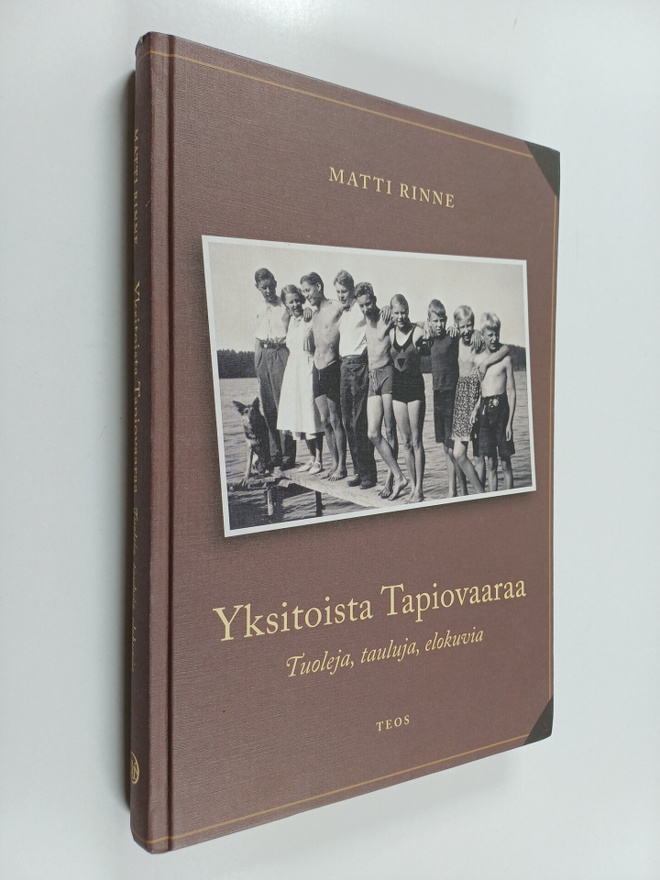 Matti Rinne : Yksitoista Tapiovaaraa : tuoleja, tauluja, ...
