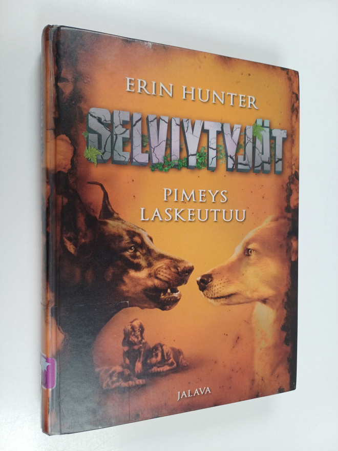 Erin Hunter : Pimeys laskeutuu