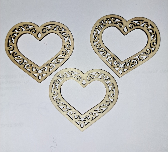 10 kpl puinen koristeellinen sydän 5x5.5cm