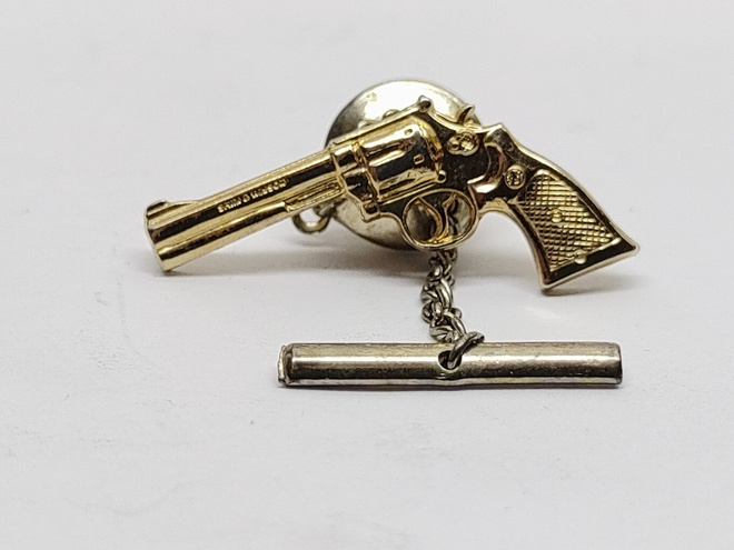 Smith&Wesson revolveri pinssi
