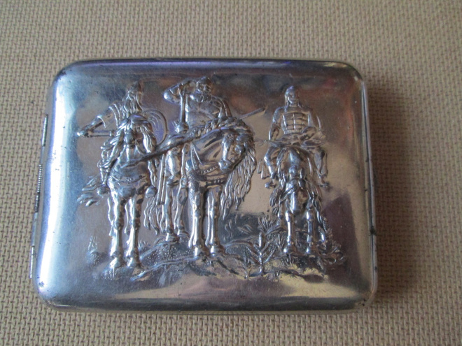 Ukraina: vintage metallinen savukekotelo