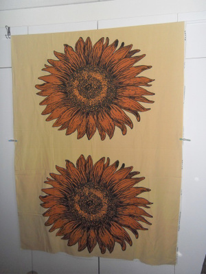Fin-Helen - 2 x 2,7 m - Auringonkukka kangaspalat