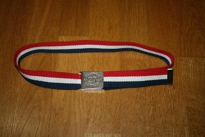 KappAhl Hampton Republic sini-valko-punainen vyö n. 80 cm