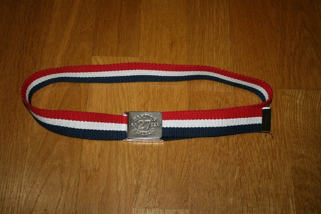 KappAhl Hampton Republic sini-valko-punainen vyö n. 80 cm