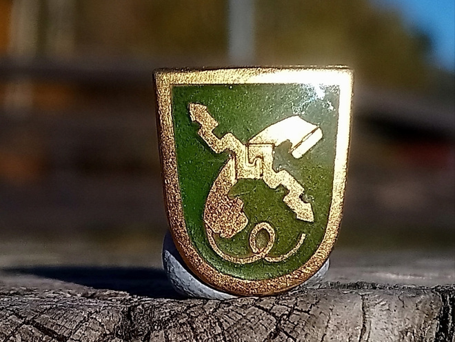 Huonompikuntoinen SA - RR merkki. Halkaisija - 19 mm.