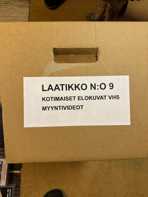 31 kpl WVHS-elokuvia kotimaisia