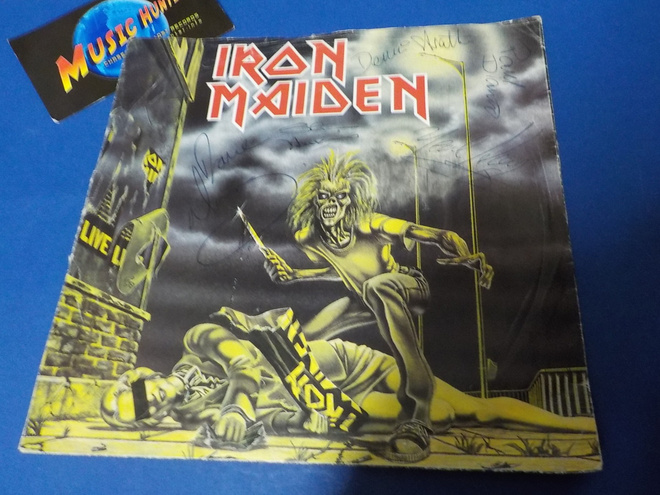 IRON MAIDEN - SANCTUARY 7'' SINGLE VIIDELLÄ NIMMARILLA