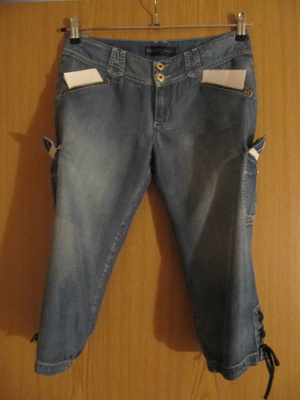 GUESS JEANS CAPRIHOUSUT KOKO 26 / XS