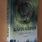 Veronica Roth : Kapinallinen ( 2.p. 2014 ) - pikkukuva 1