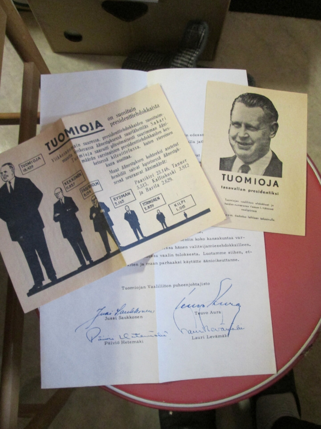 Sakari Tuomioja presidentiksi esitteet