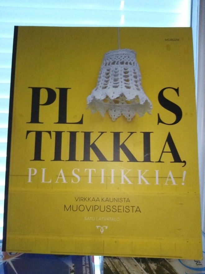 LATVATALO :  Plastiikkia Plastiikkia ( SIS POSTIKULU)