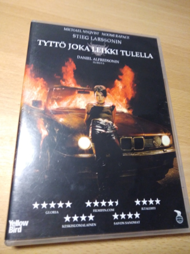 TYTTÖ JOKA LEIKKI TULELLA          DVD         nordic