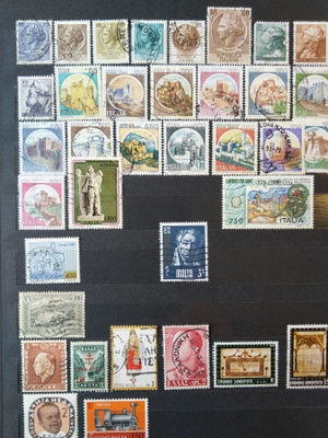 Italialaisia, kreikkalaisia, maltalaisia postimerkkejä erä