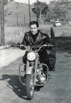 Elvis ja moottoripyörä (postikortti)