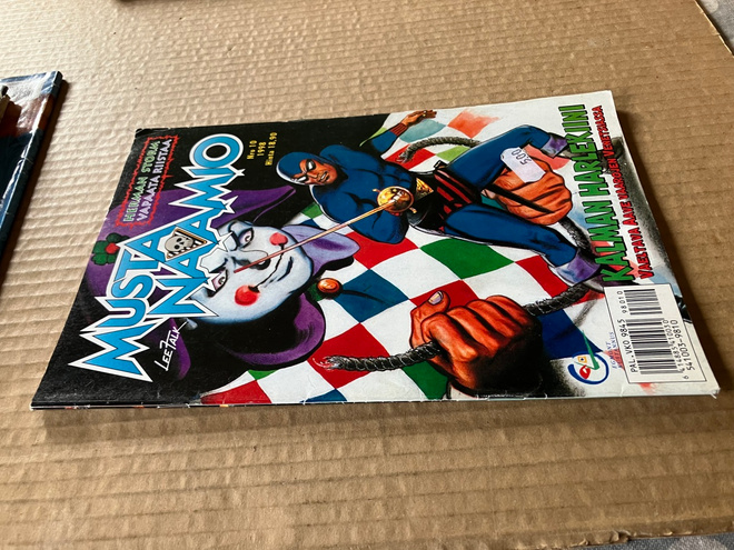 MUSTANAAMIO 10/1998 HYVÄ