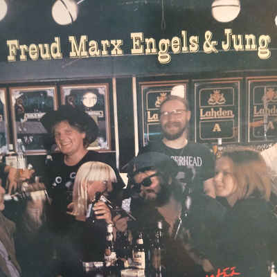 Freud Marx Engels & Jung : Rintaan pistää,sukat haisee...