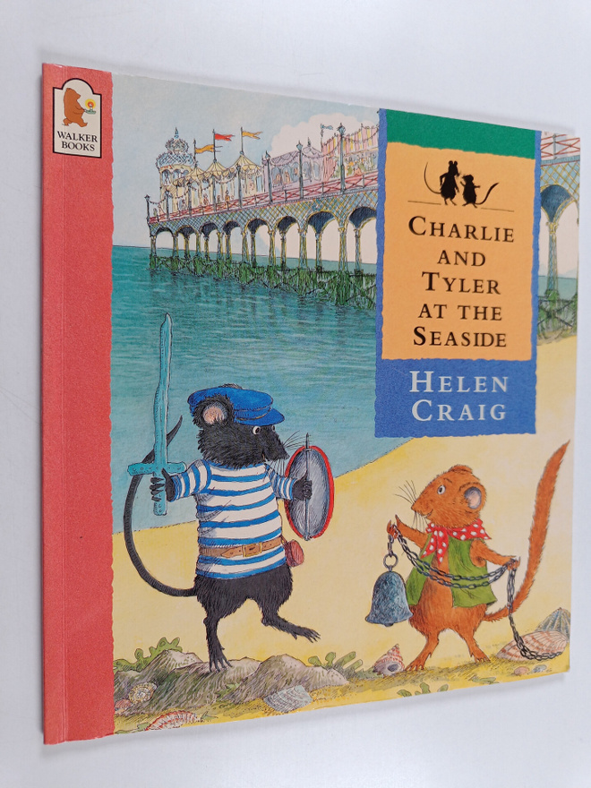 Helen Craig : Charlie and Tyler at the seaside