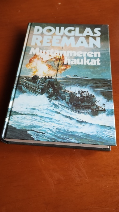 Douglas Reeman MUSTANMEREN HAUKAT