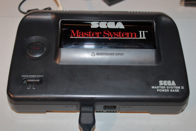 Sega Master System II keskusyksikkö
