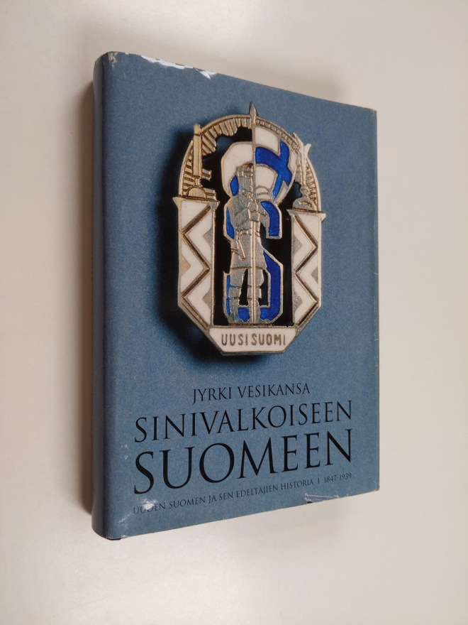 Jyrki Vesikansa : Sinivalkoiseen Suomeen : Uuden Suomen j...