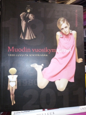 STEVENSON : Muodin vuosikymmenet ( SIS POSTIKULU)