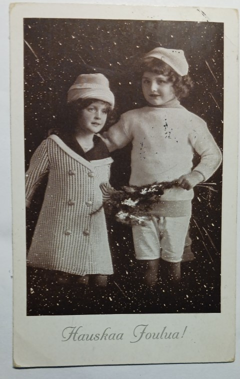 Lapset toivottavat hyvää Joulua kukkakimpulla, p. 1927