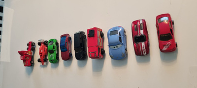 9 kpl Pikkuautoja