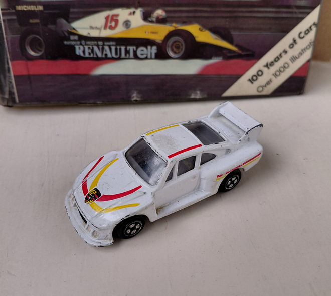 Kremer-Porsche 935 racing Corgi