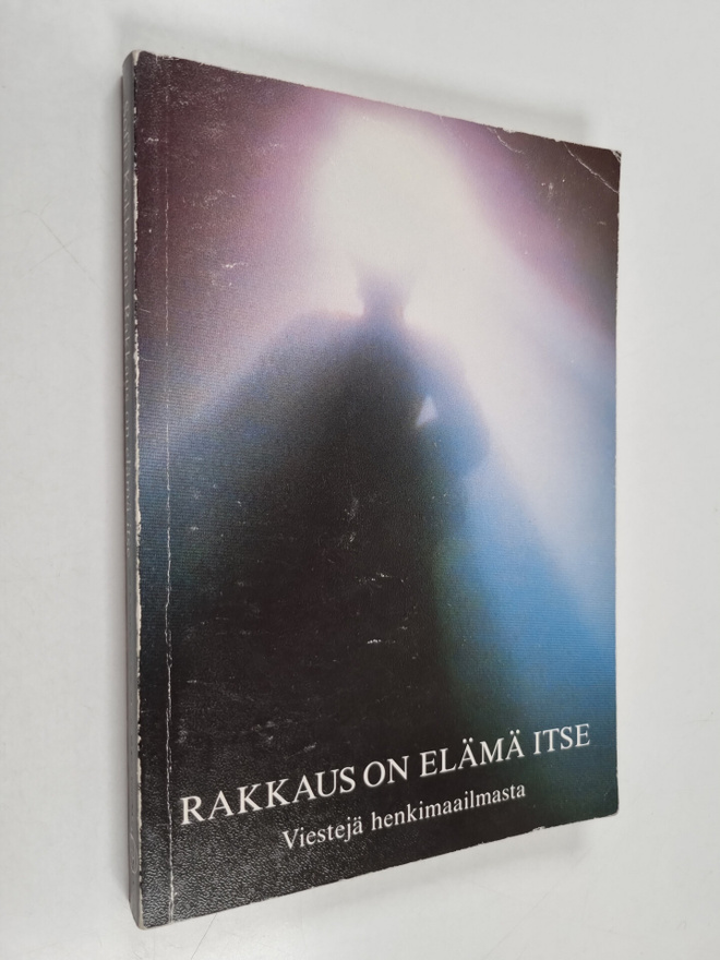 Rakkaus on elämä itse : viestejä henkimaailmasta