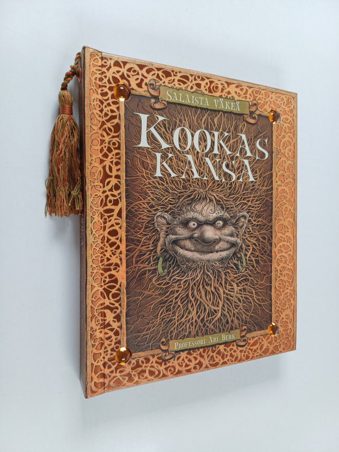 Ari Berk : Kookas kansa : opus jättiläisistä