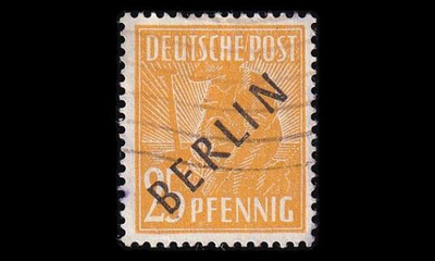 Berlin 10 o Musta päällepainama 25 Pf (1948)