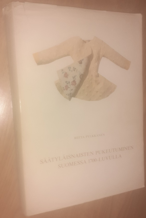 Säätyläisnaisten pukeutuminen Suomessa 1700-luvulla