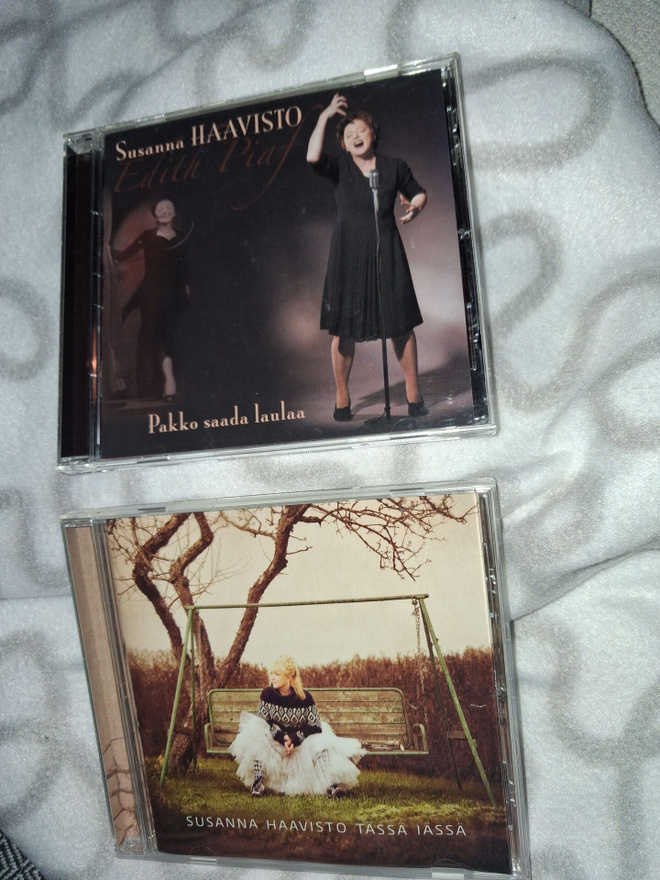 Susanna Haavisto Tässä iässä ja Pakko laulaa  cd:t 3,50e/kpl