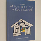 Reijo Väärälä : Ammattikoulutus ja kvalifikaatiot (signee... - pikkukuva 1
