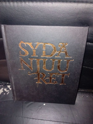 CD + BOOK MOKOMA : SYDÄNJUURET ( SIS POSTIKULU )