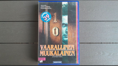 VHS: Vaarallinen Muukalainen (Colin Firth, Hart Bochner 1988