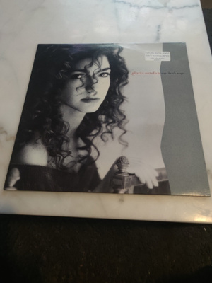Gloria Estefan cuts both ways