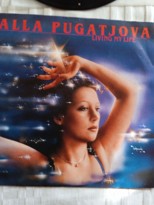 KUVAPUSSI SINGLE -LEVY: ALLA PUGATJOVA