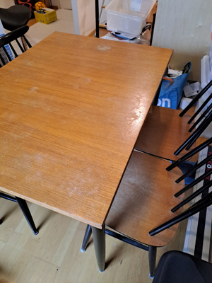 70-luvun retro pöytä ja pinnatuolit