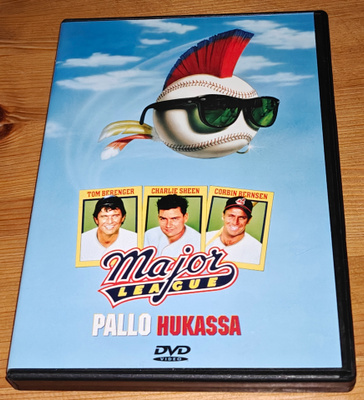 Pallo hukassa -dvd (1989) (Charlie Sheen,Tom Berenger)