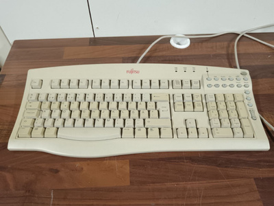 Fujitsu näppäimistö "multimedianäppäimistö", retronäppis