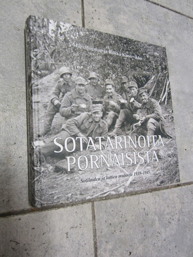 Sotatarinoita Pornaisista. Sotilaiden ja lottien muistoja..