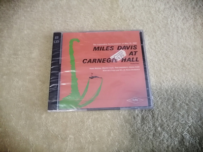 MILES DAVIS - At Carnegie Hall 2CD *muoveissa*