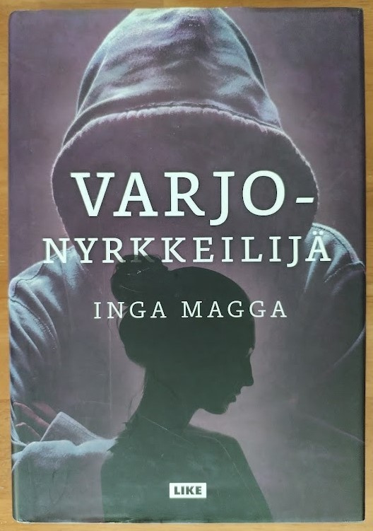 Inga Magga: Varjonyrkkeilijä