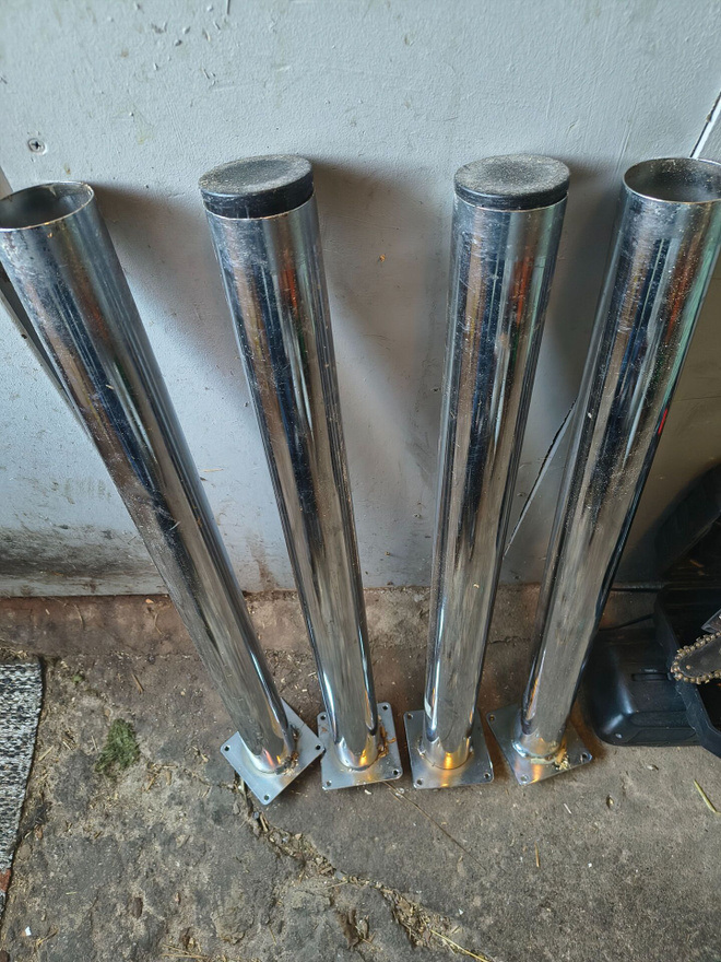 Metalliset putkijalat