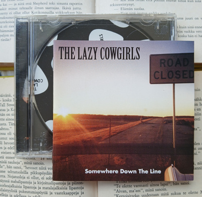 The Lazy Cowgirls – Somewhere down the Line (CD)