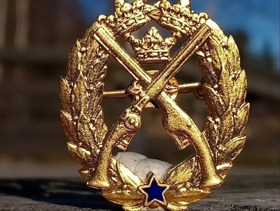 Kullanvärinen ammuntamerkki. Halkaisija - 32 mm. Valmistajan