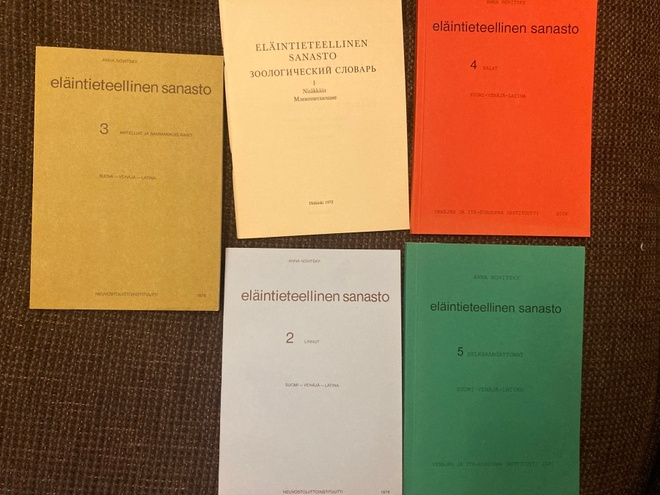 ANNA NOVITSKY: ELÄINTIETEELLINEN SANASTO 5 kirjaa