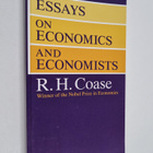 R.H. Coase : Essays on economics and economists - pikkukuva 1