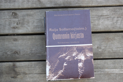 Raija Sollamo Qumranin kirjasto valikoima teoksia D2 